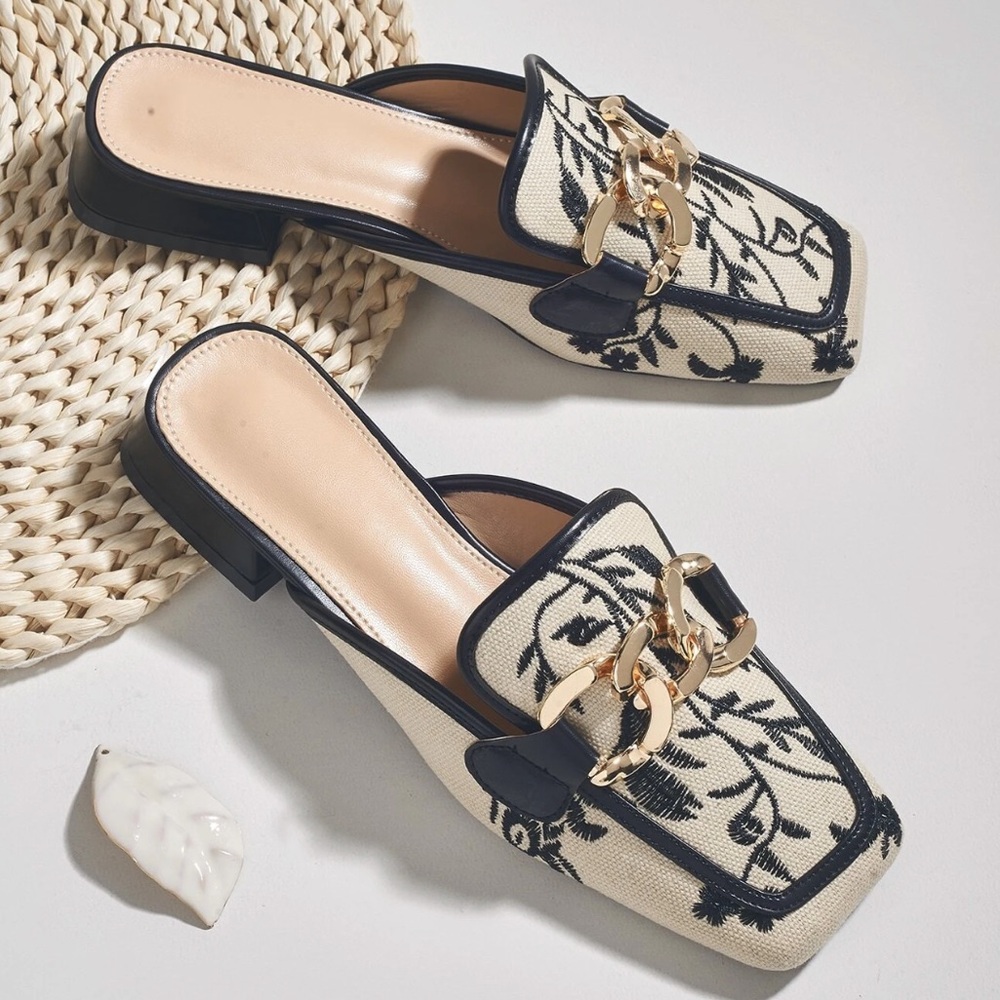 Embroidered Slip-On Floral Mules with Gold Chain Accent - Black & Cream